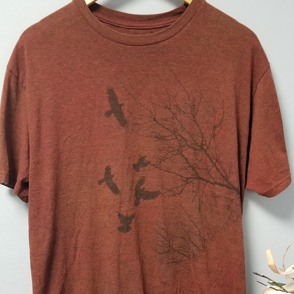 Apartment 9 graphic T-shirt